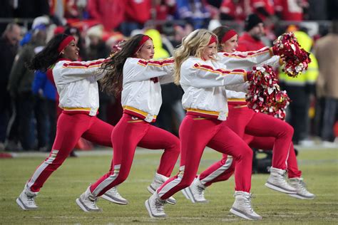 Why you should bet on the Rams to win the NFC West .